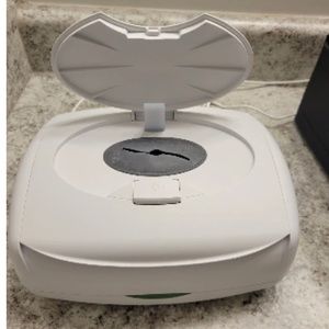 Prince Lionheart baby wipes warmer,